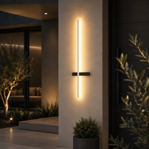 LED Außenwandleuchte Kreuzform schwarz (Varnholt), auf der Terrasse