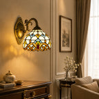 Wandleuchte Tiffany Glasmosaik Antik-Messing (Lucarno), im Wohnzimmer