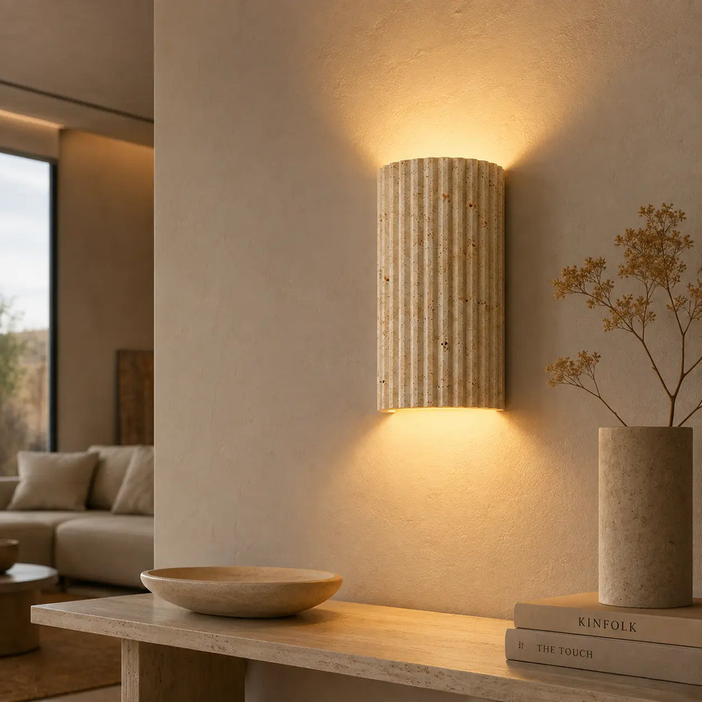 LED Wandleuchte Naturstein geriffelt beige (Cambrion), im Wohnzimmer