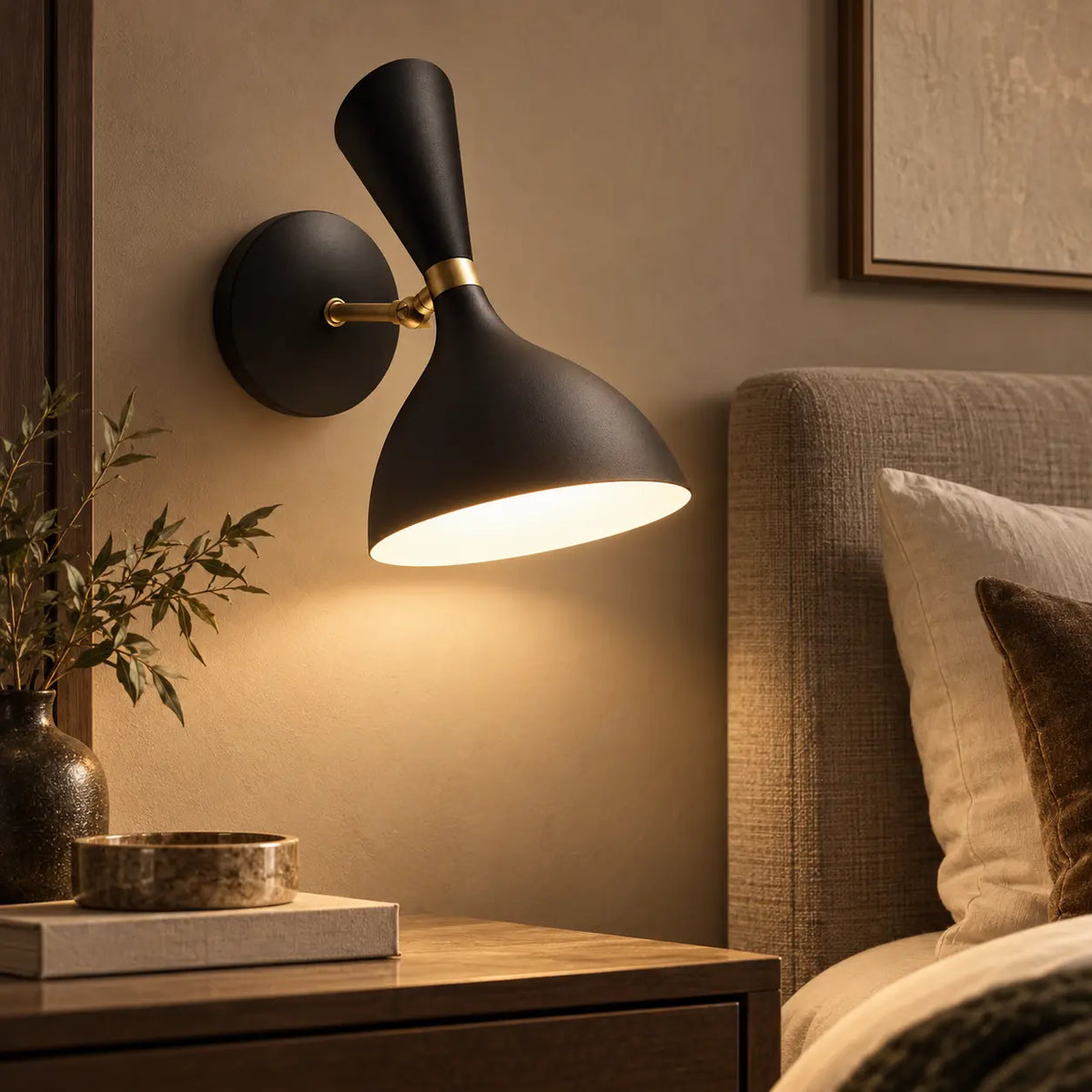 Wandleuchte Retro Schwenkarm schwarz (Corvellin), im Schlafzimmer neben dem Bett